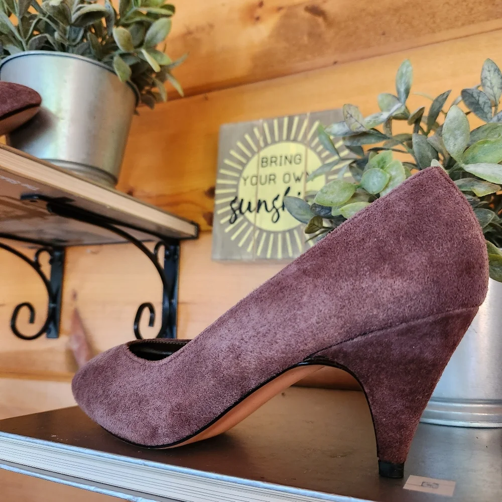Carriage Court 💜 Vintage 663 Suede Leather Pigskin Pump Brown Heel Slip On 6.5D